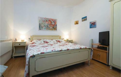 Three-bedroom Apartment In Posedarje