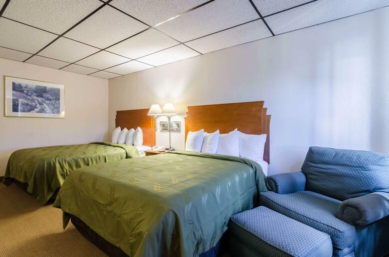 Hotel Sunflower Inn & Suites