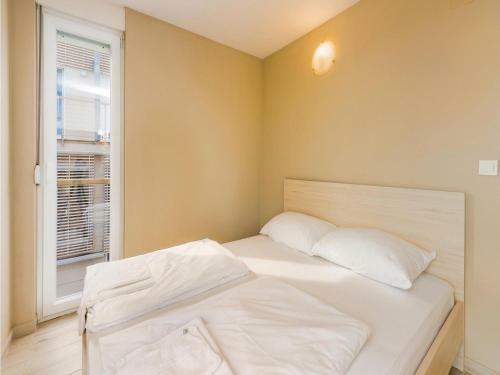 Three-bedroom Apartment In Povljana