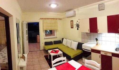 Apartment Povljana 11516a