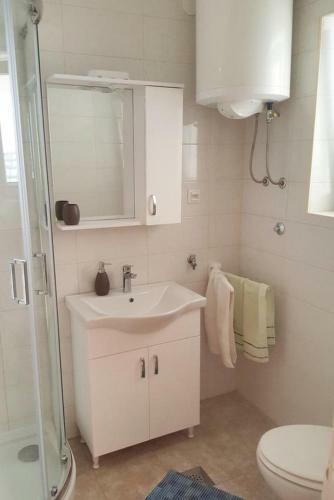 Apartment Povljana 6468a