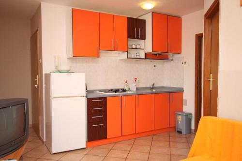 Apartment Povljana 7505c