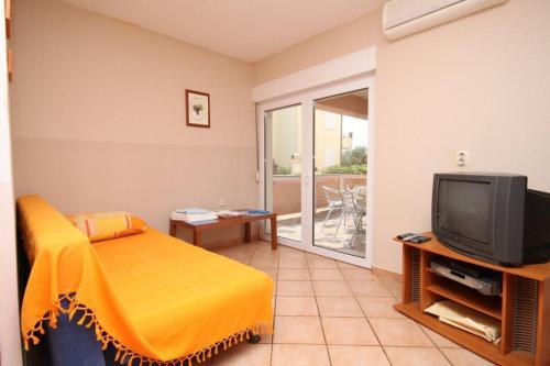 Apartment Povljana 7505c