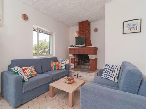 Four-bedroom Holiday Home In Praznica