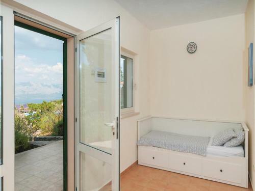 Four-bedroom Holiday Home In Praznica
