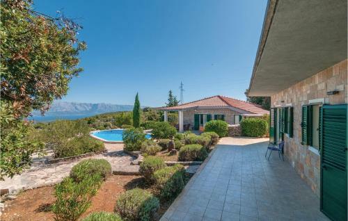 Four-bedroom Holiday Home In Praznica