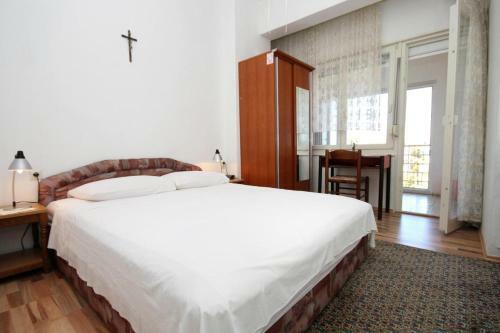 Hostal Rooms With A Swimming Pool Preko (ugljan) - 8180