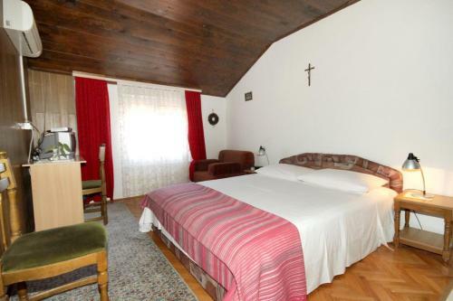 Hostal Rooms With A Swimming Pool Preko (ugljan) - 8180