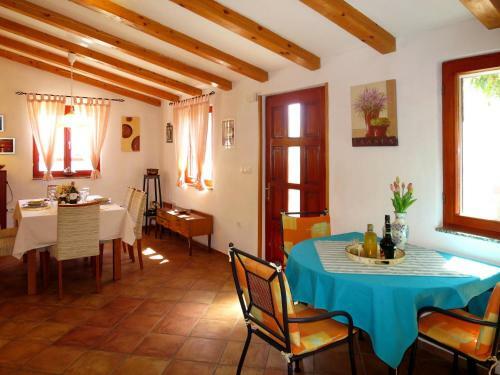 Holiday Home Marija (ugl305)