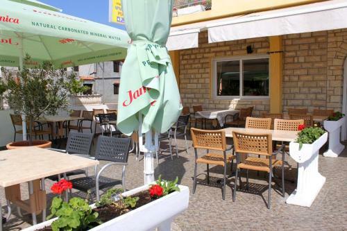 Hostal Twin Room Preko 8180j