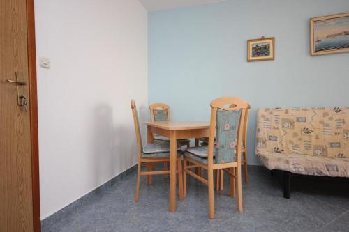 Apartment Poljana 8450b