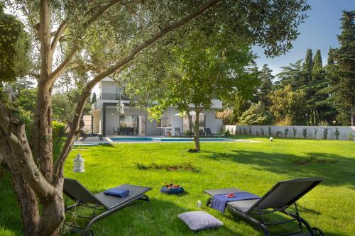 Premantura Villa Sleeps 8 Pool Wifi