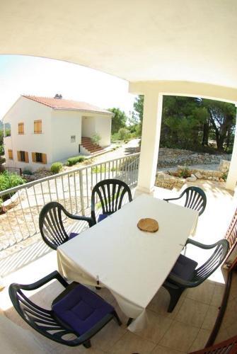 Apartments With A Parking Space Primosten - 15883