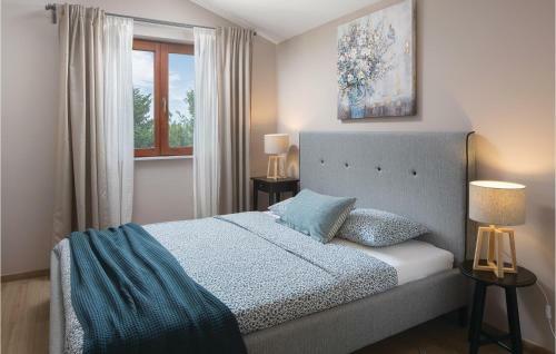 Five-bedroom Holiday Home In Privlaka