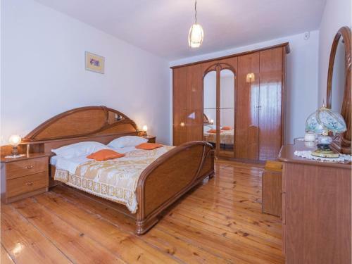 Two-bedroom Holiday Home In Pula