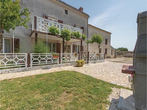 Two-bedroom Holiday Home In Pula