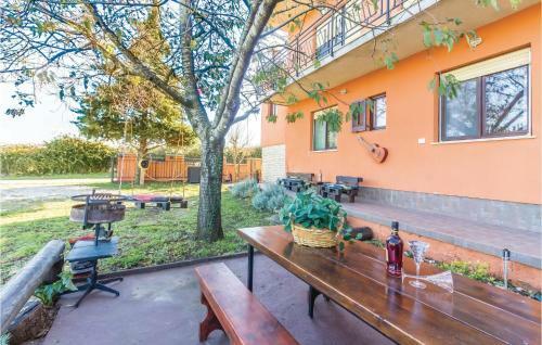 Two-bedroom Apartment In Pula