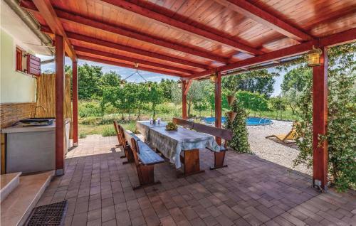Two-bedroom Holiday Home In Pula