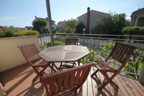 Apartments With A Parking Space Pula - 7646