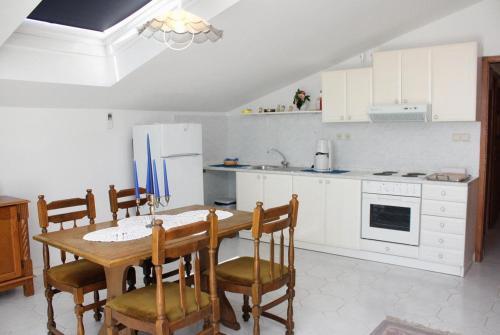 Apartments With A Parking Space Banjol (rab) - 5022