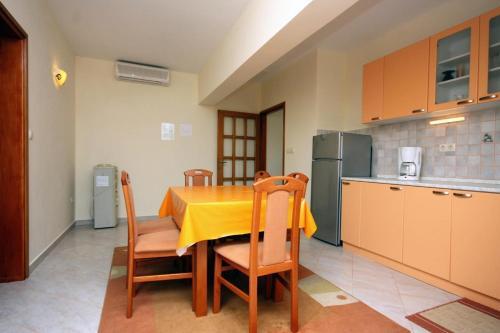 Apartments With A Parking Space Kampor (rab) - 5018