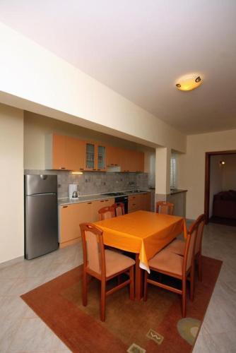 Apartments With A Parking Space Kampor (rab) - 5018