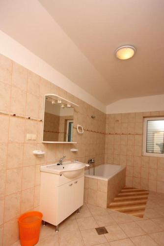 Apartments With A Parking Space Kampor (rab) - 5018