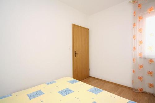 Apartments With A Parking Space Barbat (rab) - 5002