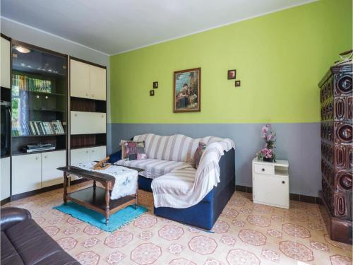 Two-bedroom Holiday Home In Rakalj
