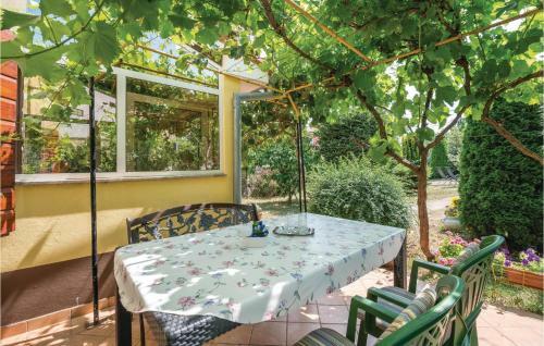 Two-bedroom Holiday Home In Rakalj