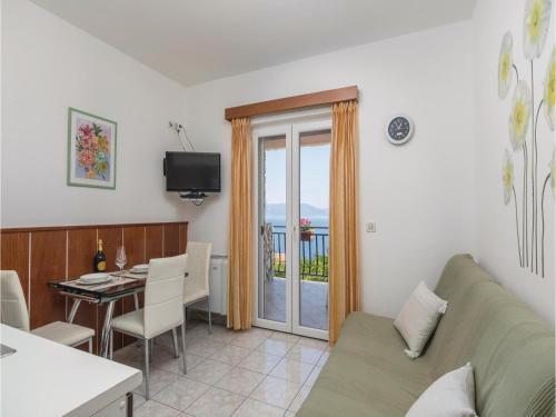 One-bedroom Apartment In Labin