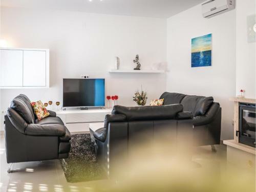 Three-bedroom Holiday Home In Razanj