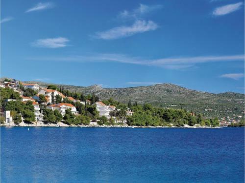 Three-bedroom Holiday Home In Razanj