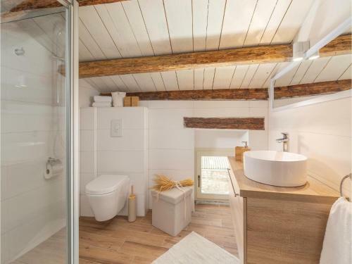 Three-bedroom Holiday Home In Rezanci