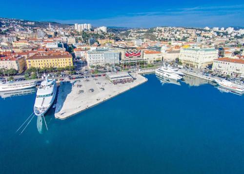Apartments With Wifi Rijeka - 15901