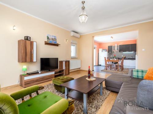 Hostal Rona Apartments Smokva