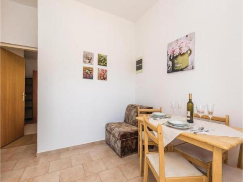 Apartments With A Parking Space Rijeka - 15932