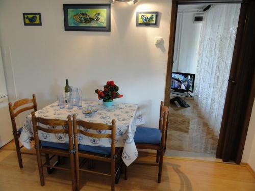 Apartments With A Parking Space Rijeka - 15854