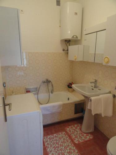 Apartments With A Parking Space Rijeka - 15854