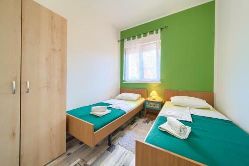 Apartments With A Parking Space Rijeka - 13976