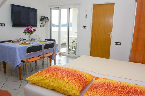 Apartment Rogoznica 12820b