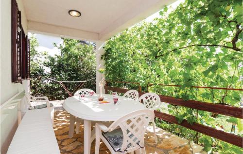 Three-bedroom Apartment In Rovanjska
