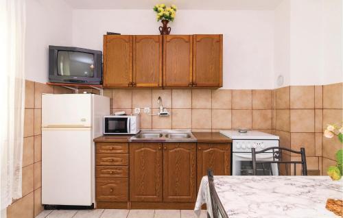 Three-bedroom Apartment In Rovanjska