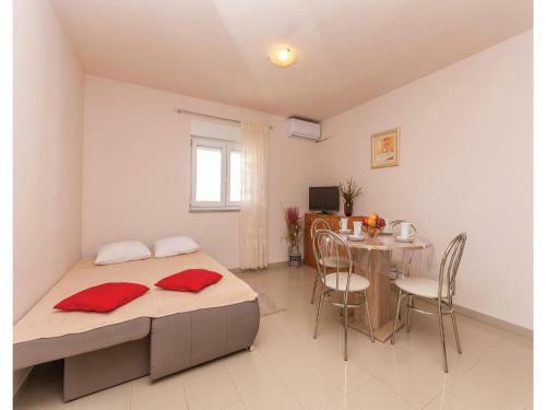 One-bedroom Apartment In Rovanjska