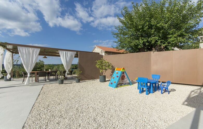 Villa Famiglia