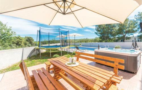 Four-bedroom Holiday Home In Sikovo
