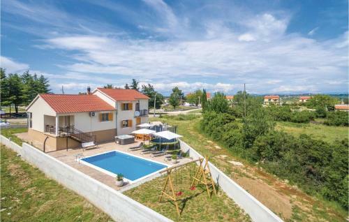 Four-bedroom Holiday Home In Sikovo
