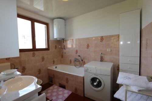 Apartment In Silo/insel Krk 13573
