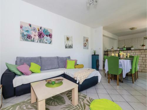 Three-bedroom Apartment In Slano