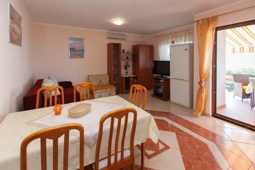 Apartment In Jadranovo 13934